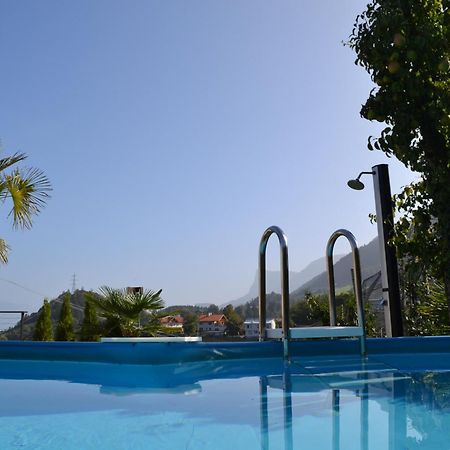 Ferienwohnung Bergblick-Schlosshof Vollan Buitenkant foto