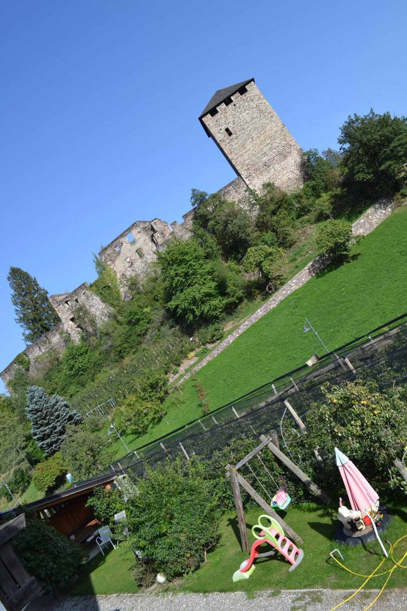 Ferienwohnung Bergblick-Schlosshof Vollan Buitenkant foto