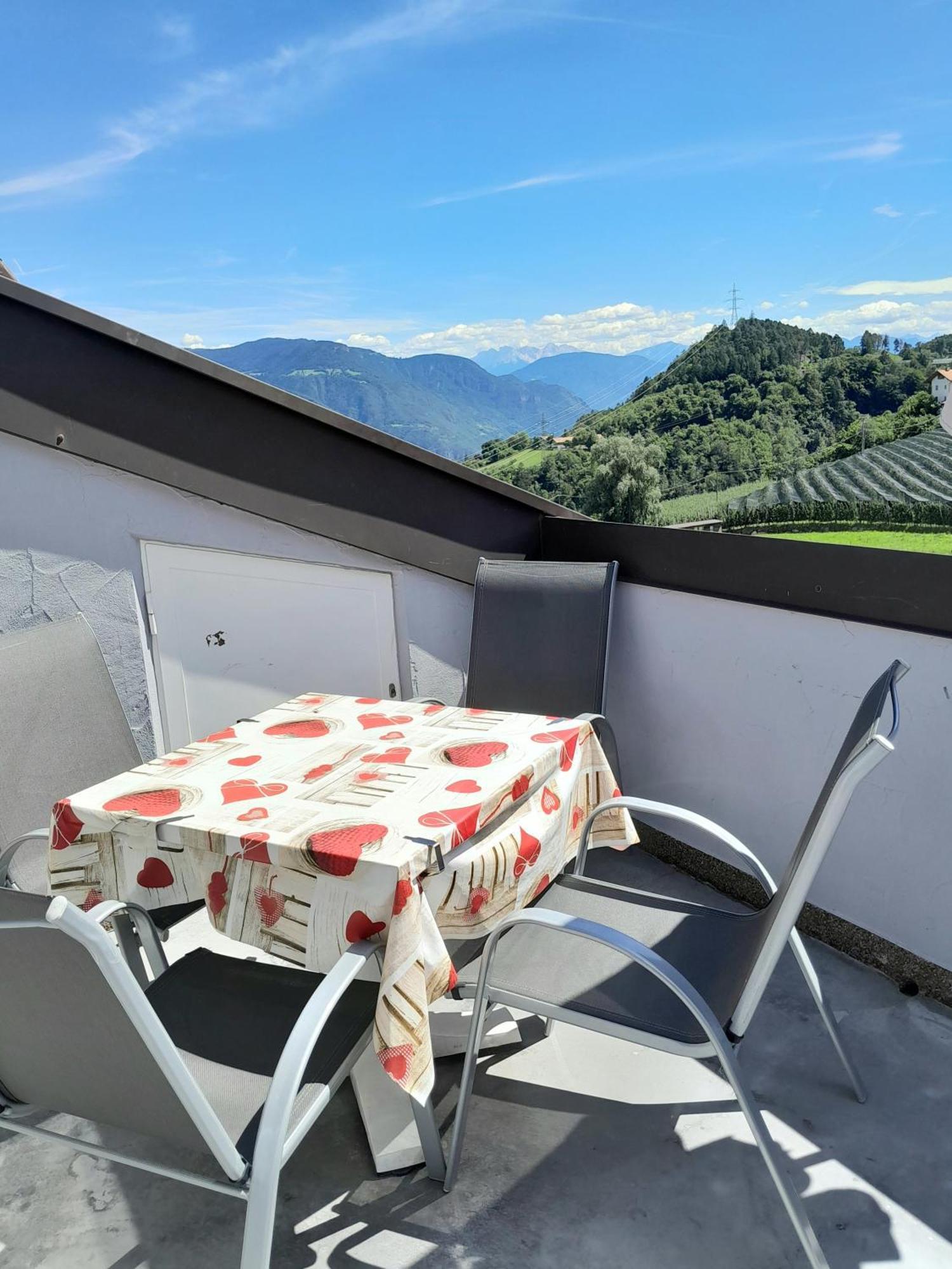 Ferienwohnung Bergblick-Schlosshof Vollan Buitenkant foto